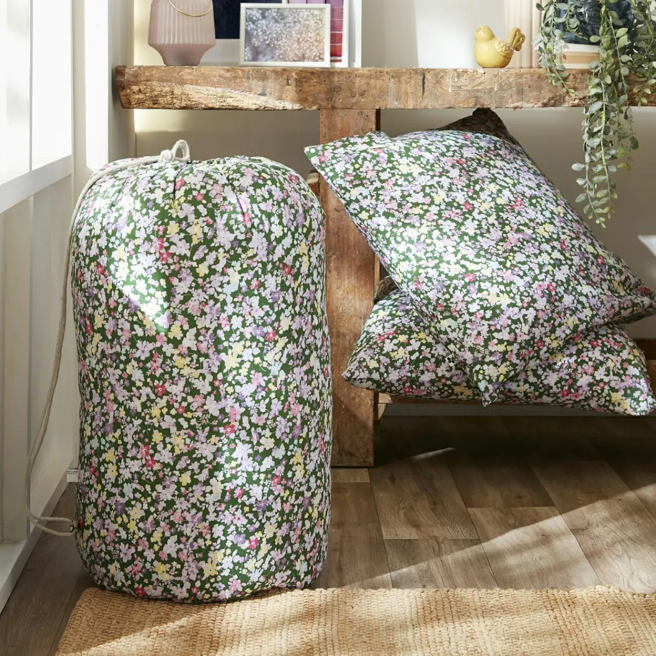L'EFFET PAPILLON Couette imprimée tempérée (140 x 200 cm) et une taie coton Myosotis Multicolore Hot