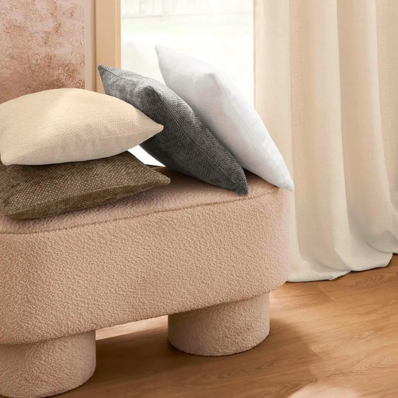 douceur d'intu017drieur Coussin carré en velours chenille (45 x 45 cm) Leo Blanc Clearance