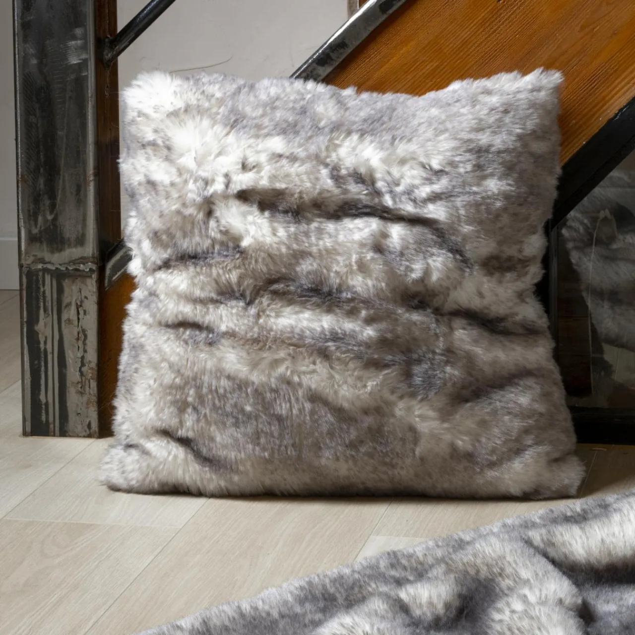 EMINZA Coussin carré fausse fourrure (50 x 50 cm) Manaslu Gris Best