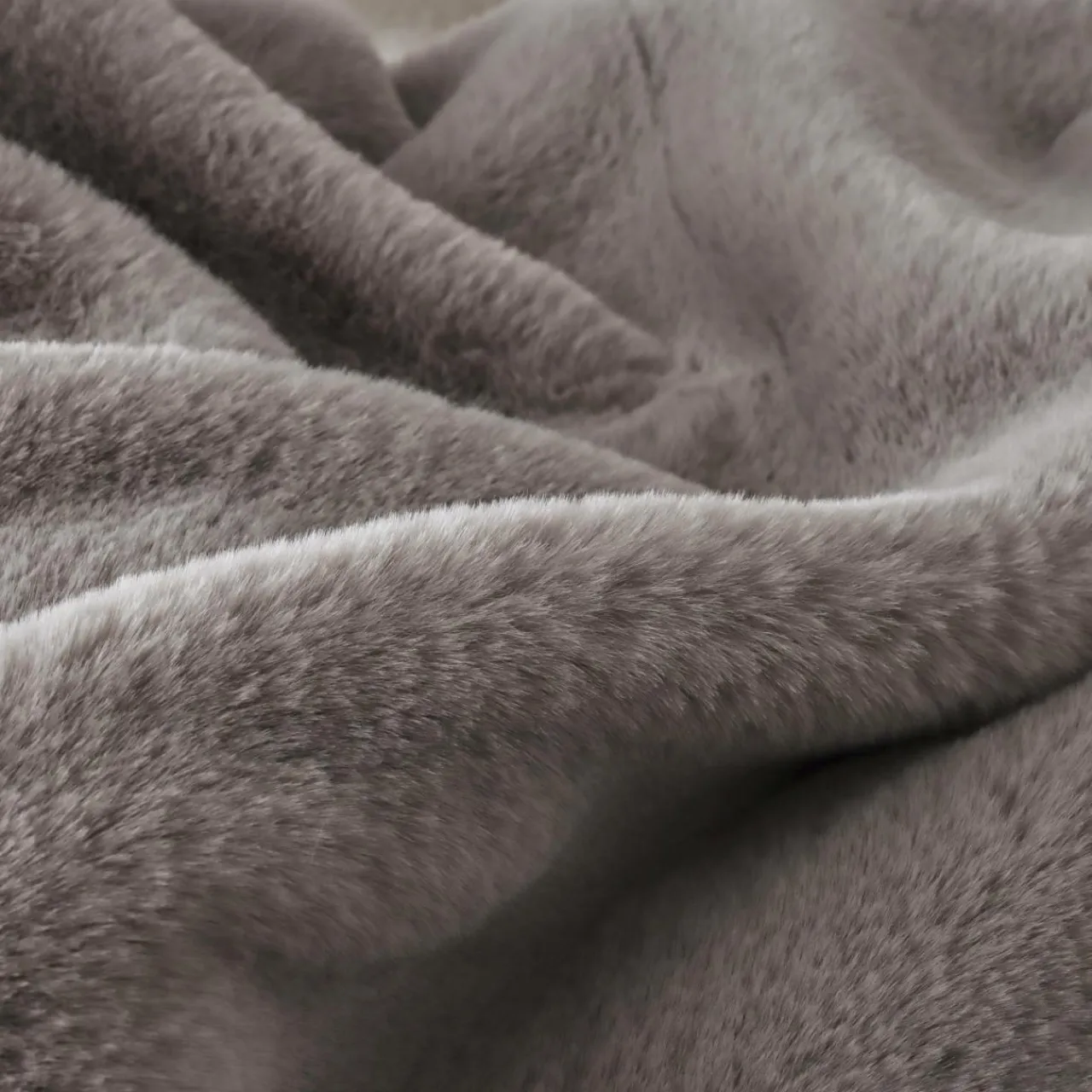 EMINZA Coussin carré fausse fourrure (45 x 45 cm) Finn Taupe Hot