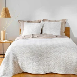 douceur d'intu017drieur Couvre-lit matelassé et deux taies d'oreiller (240 x 260 cm) Cassandra Ecru Hot