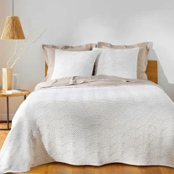 douceur d'intu017drieur Couvre-lit matelassé et deux taies d'oreiller (220 x 240 cm) Cassandra Ecru