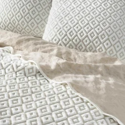 douceur d'intu017drieur Couvre-lit matelassé et deux taies d'oreiller (240 x 260 cm) Joana Blanc Hot