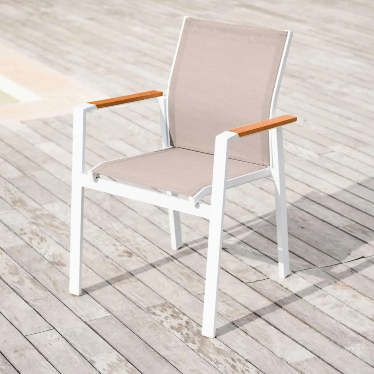 MOBELLIA Fauteuil de jardin aluminium et bois teck empilable Bali Blanc
