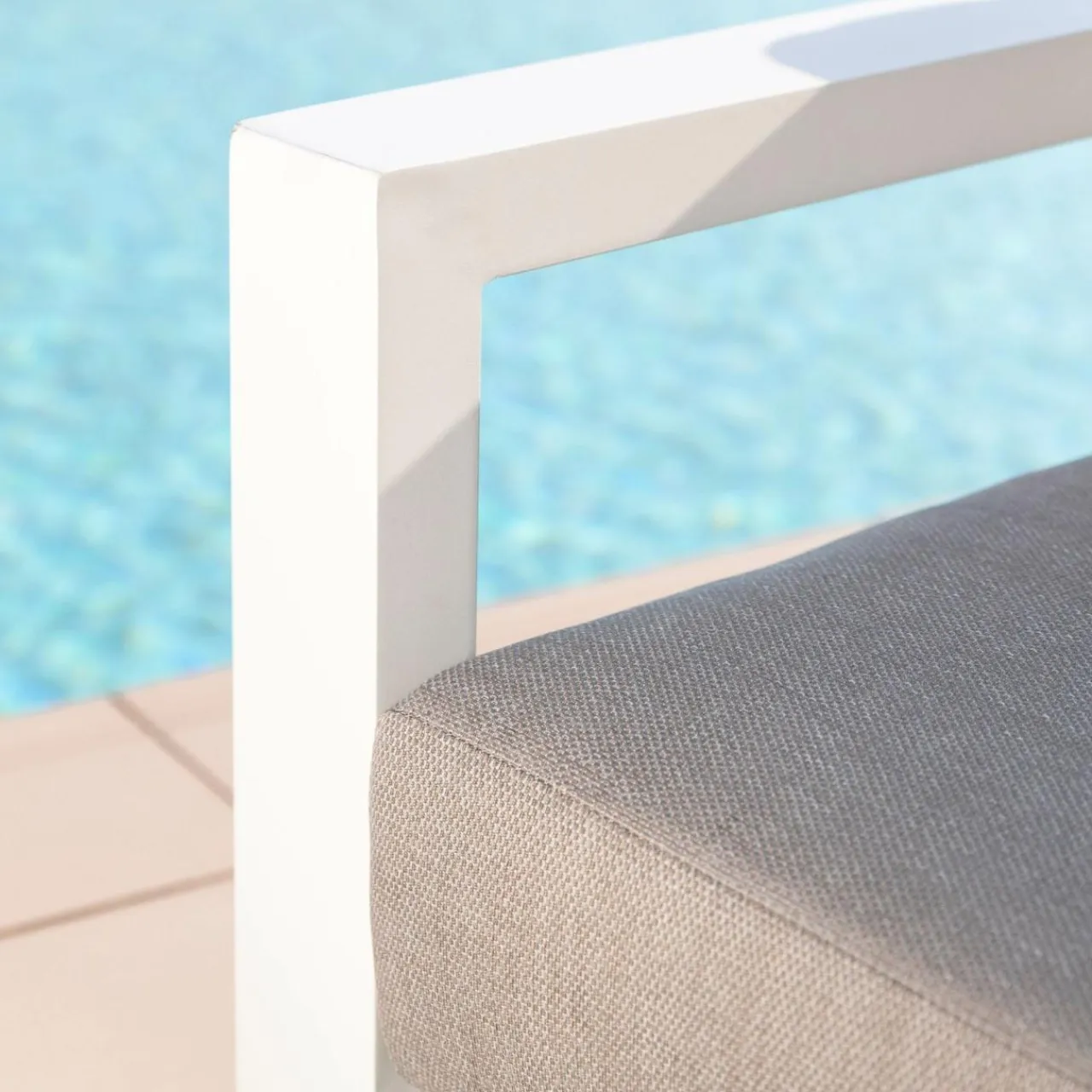 MOBELLIA Fauteuil de jardin détente en aluminium Elba Blanc et taupe Blanc - Taupe Discount