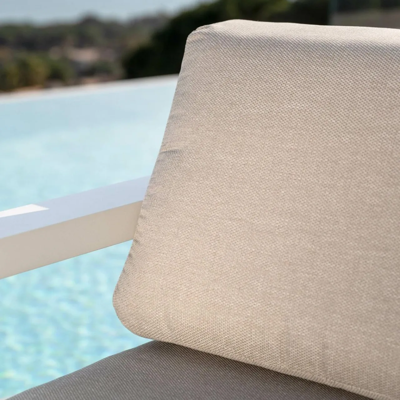 MOBELLIA Fauteuil de jardin détente en aluminium Elba Blanc et taupe Blanc - Taupe Discount