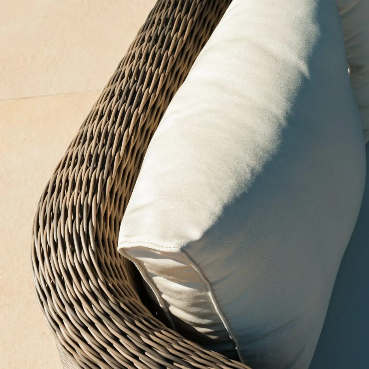 MOBELLIA Fauteuil de jardin en résine tressée Calvi Sépia et beige Tressé Sepia - Beige Outlet