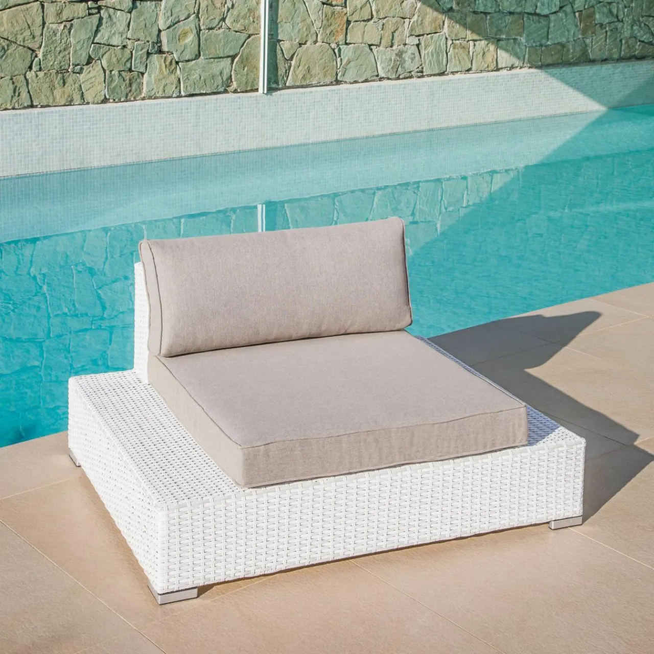 MOBELLIA Fauteuil de jardin en résine tressée Palma Blanc et taupe Tressé Blanc - Taupe Hot