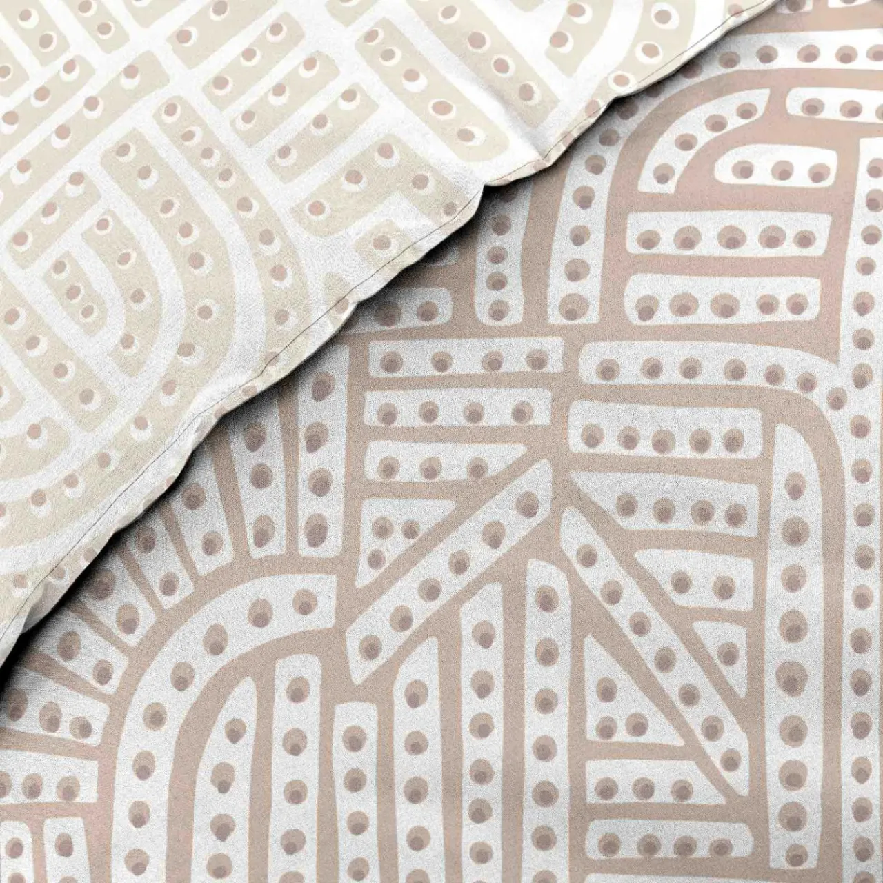 douceur d'intu017drieur Housse de couette et deux taies d'oreiller percale de coton (260 x 240 cm) Eliot Beige