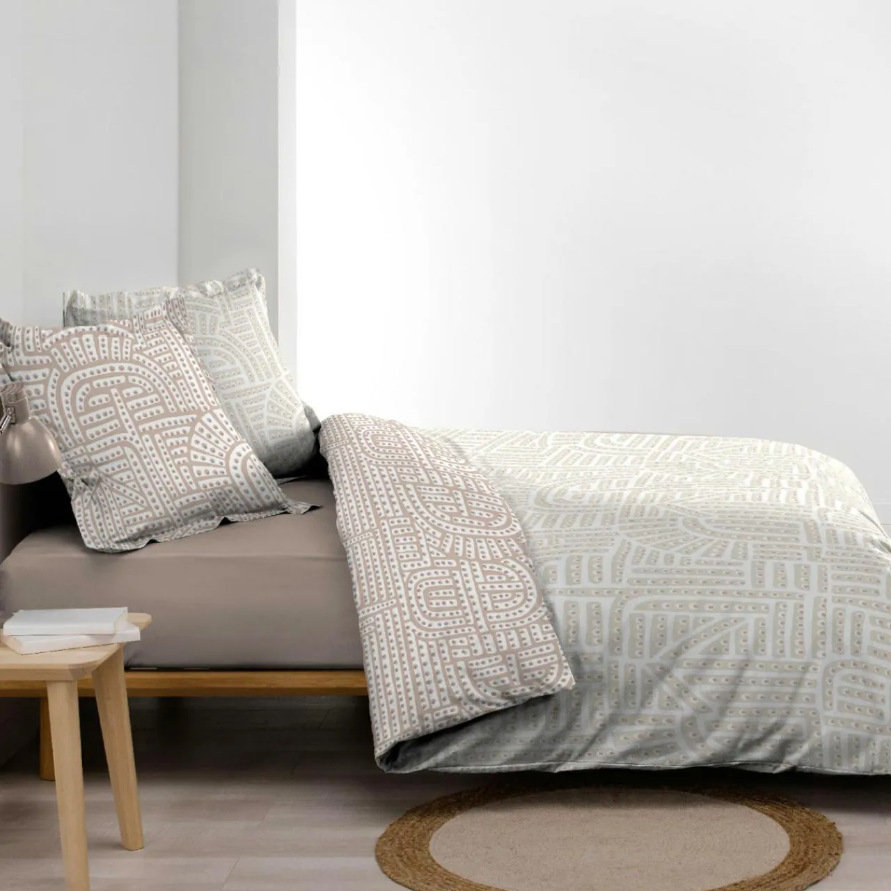douceur d'intu017drieur Housse de couette et deux taies d'oreiller percale de coton (260 x 240 cm) Eliot Beige