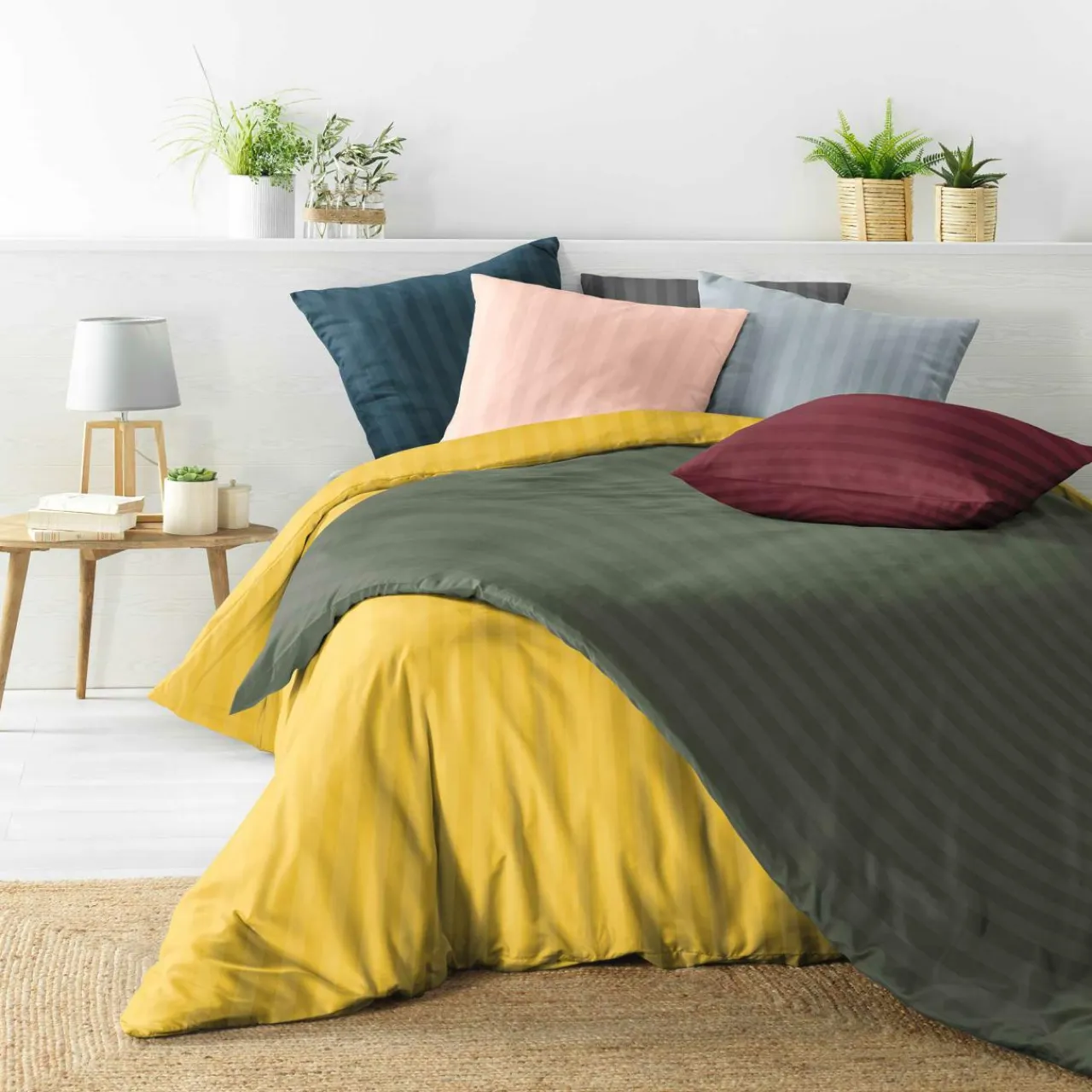 douceur d'intu017drieur Housse de couette et deux taies microfibre (240 x 220 cm) Cleo he Blanc