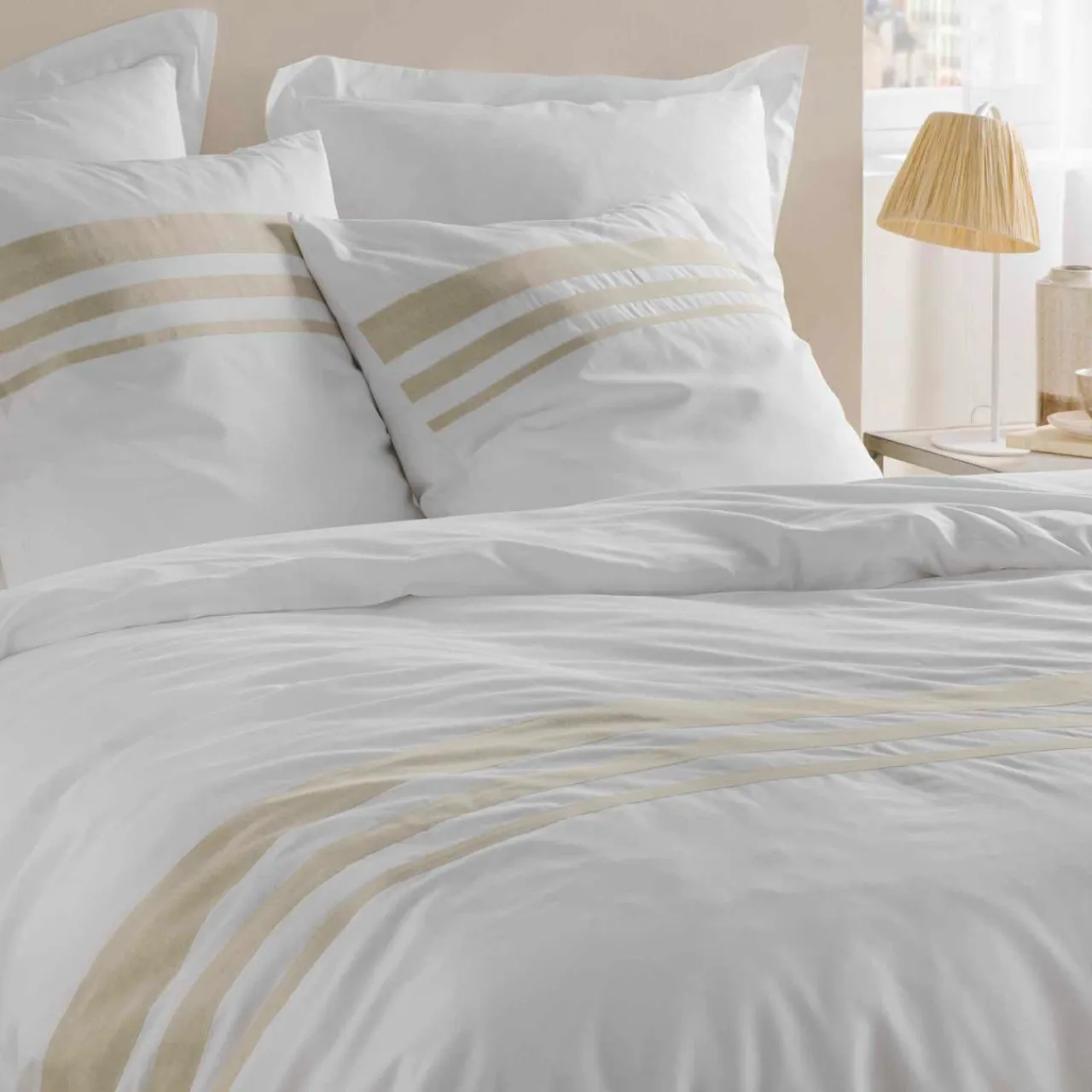 DOUCEUR D'INTERIEUR Housse de couette et deux taies coton (260 x 240 cm) Margaux he Blanc Sale