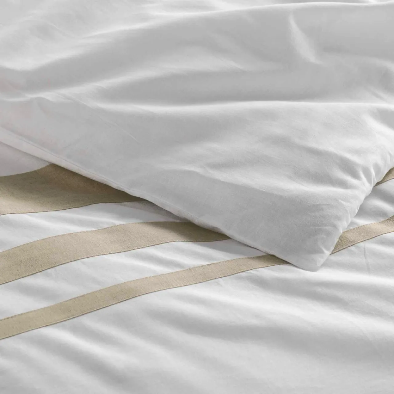 DOUCEUR D'INTERIEUR Housse de couette et deux taies coton (260 x 240 cm) Margaux he Blanc Sale