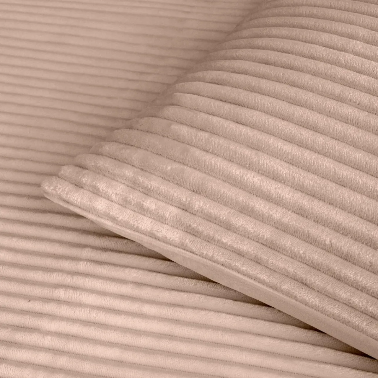 douceur d'intu017drieur Housse de couette et deux taies d'oreiller flanelle (240 x 220 cm) Veloutea sable Beige Outlet