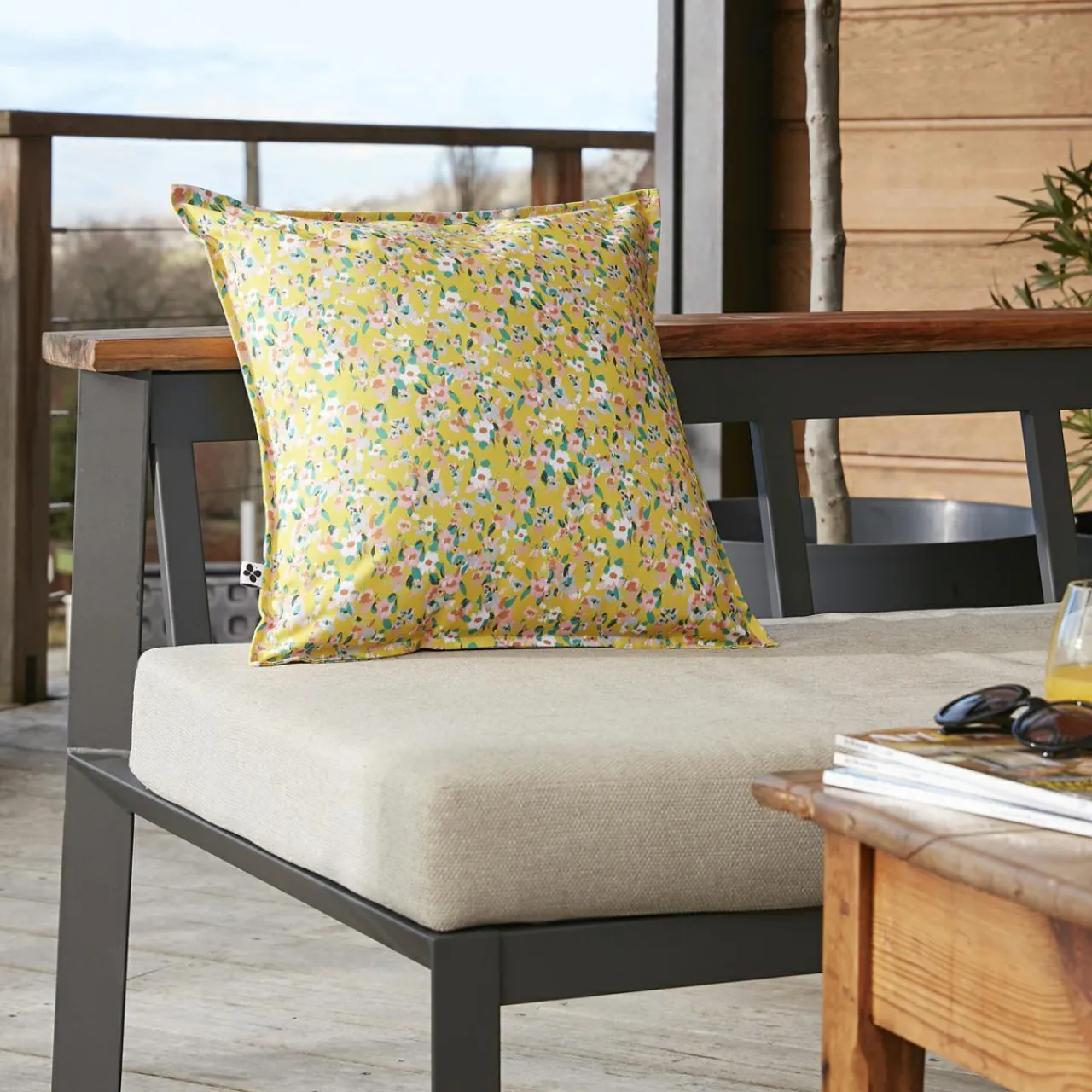 L'effet papillon Housse de coussin extérieur carrée (45 x 45 cm) Manon Jaune Sale