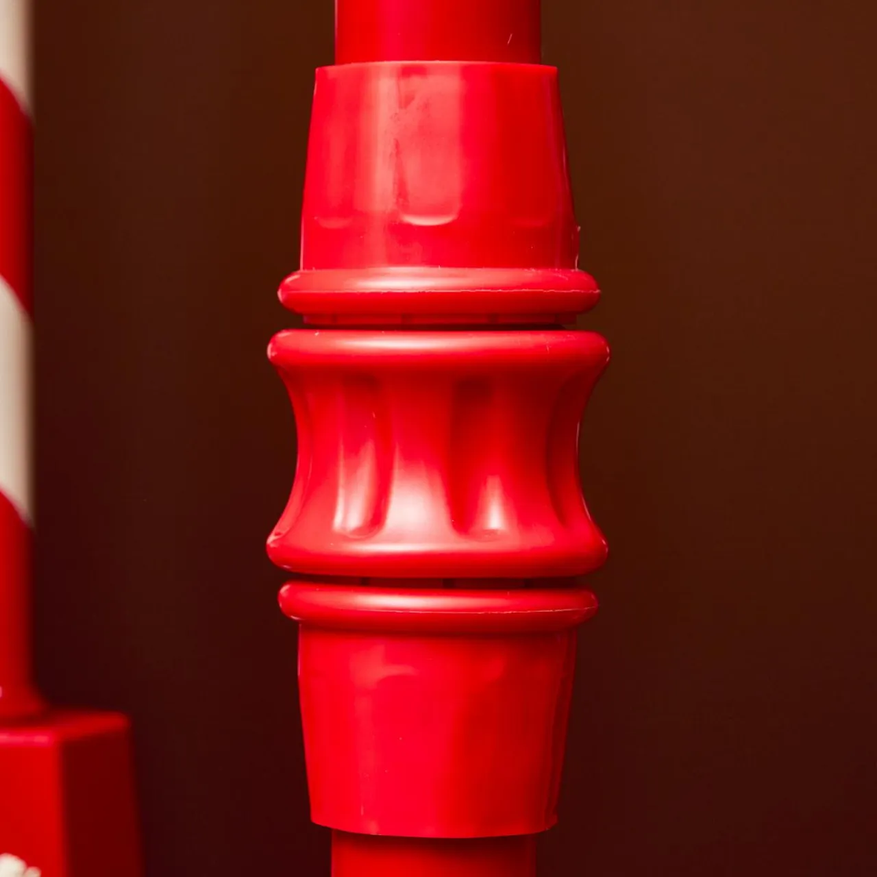 KAEMINGK Lampadaire de Noël illuminé, musical et animé 10 LED (H185 cm) Neige tombante Rouge Hot