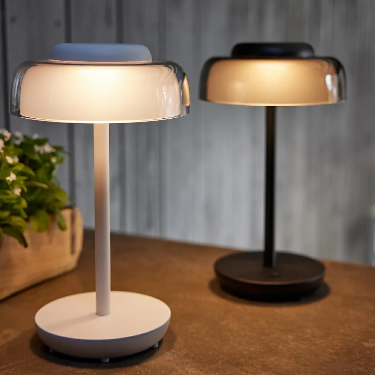 #N/A Lampe de table sans fil rechargeable USB 18 LED (H28 cm) Tribeca Noir New