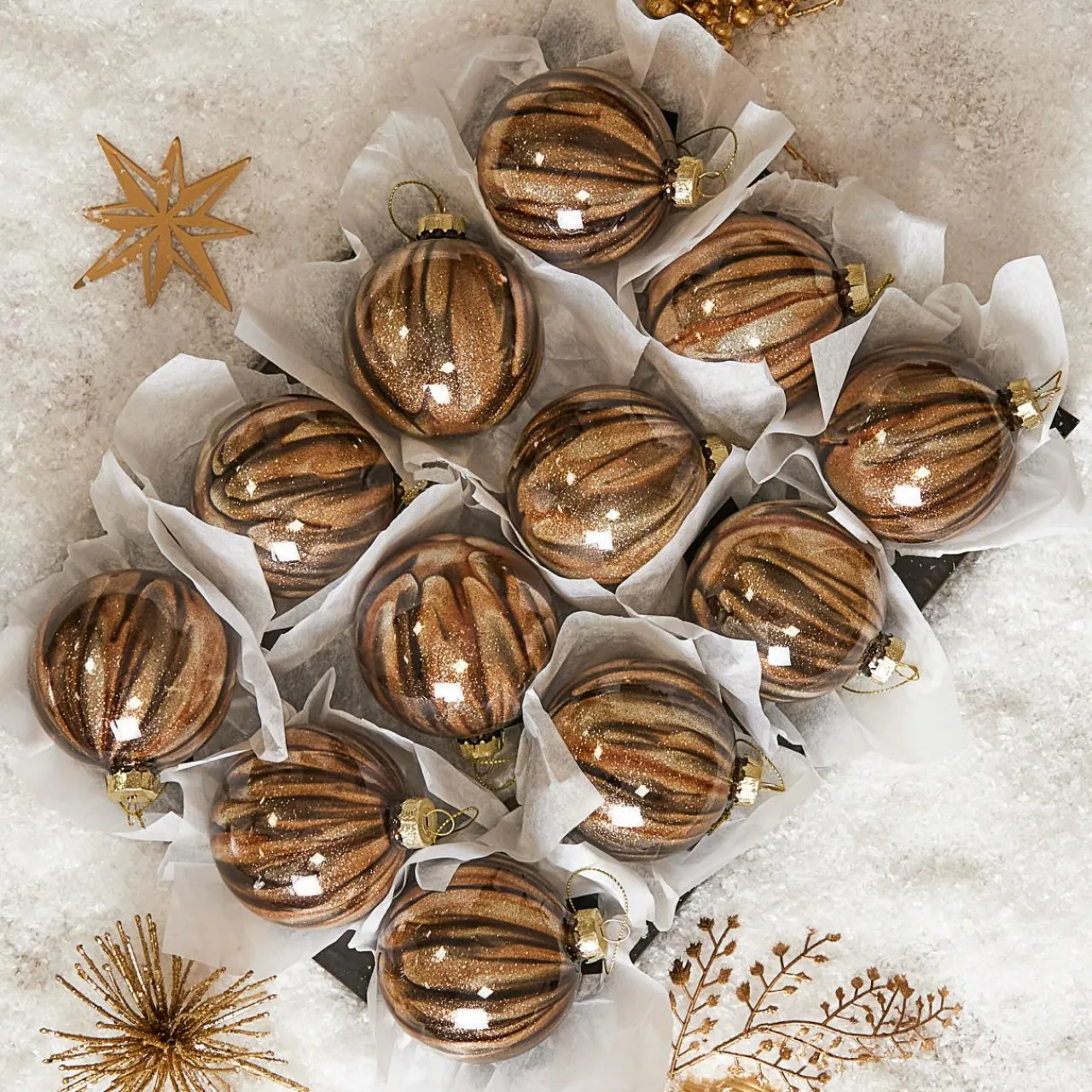 KOOPMAN Lot de 12 boules de Noël en verre (D80 mm) New York Brun scintillant Marron