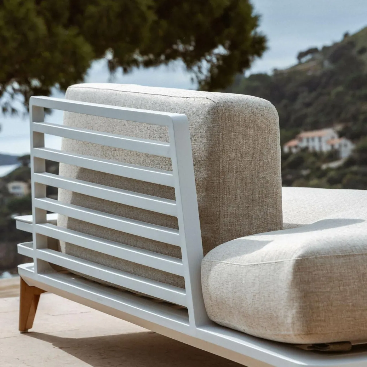 MOBELLIA Méridienne de jardin en aluminium Monte Carlo et taupe Blanc Clearance