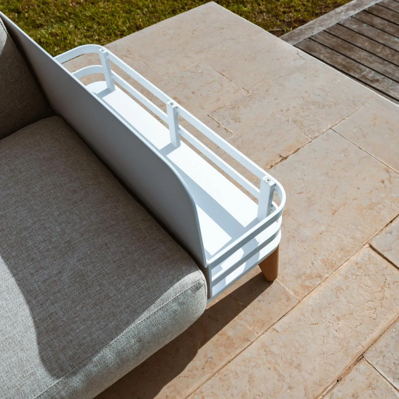 MOBELLIA Méridienne de jardin en aluminium Monte Carlo et taupe Blanc Clearance