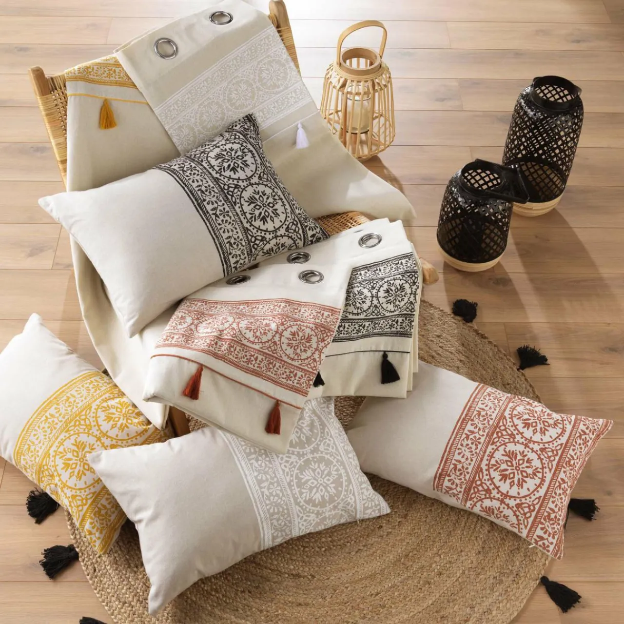 DOUCEUR D'INTERIEUR Rideau oeillets pompons (140 x 240 cm) Isalina Jaune Online