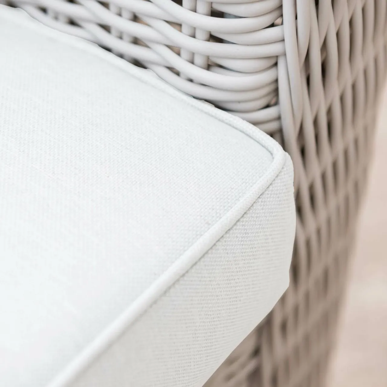 MOBELLIA Salon de jardin en résine tressée 5 places 4 pcs Calvi Blanc Tressé Blanc - Blanc Best