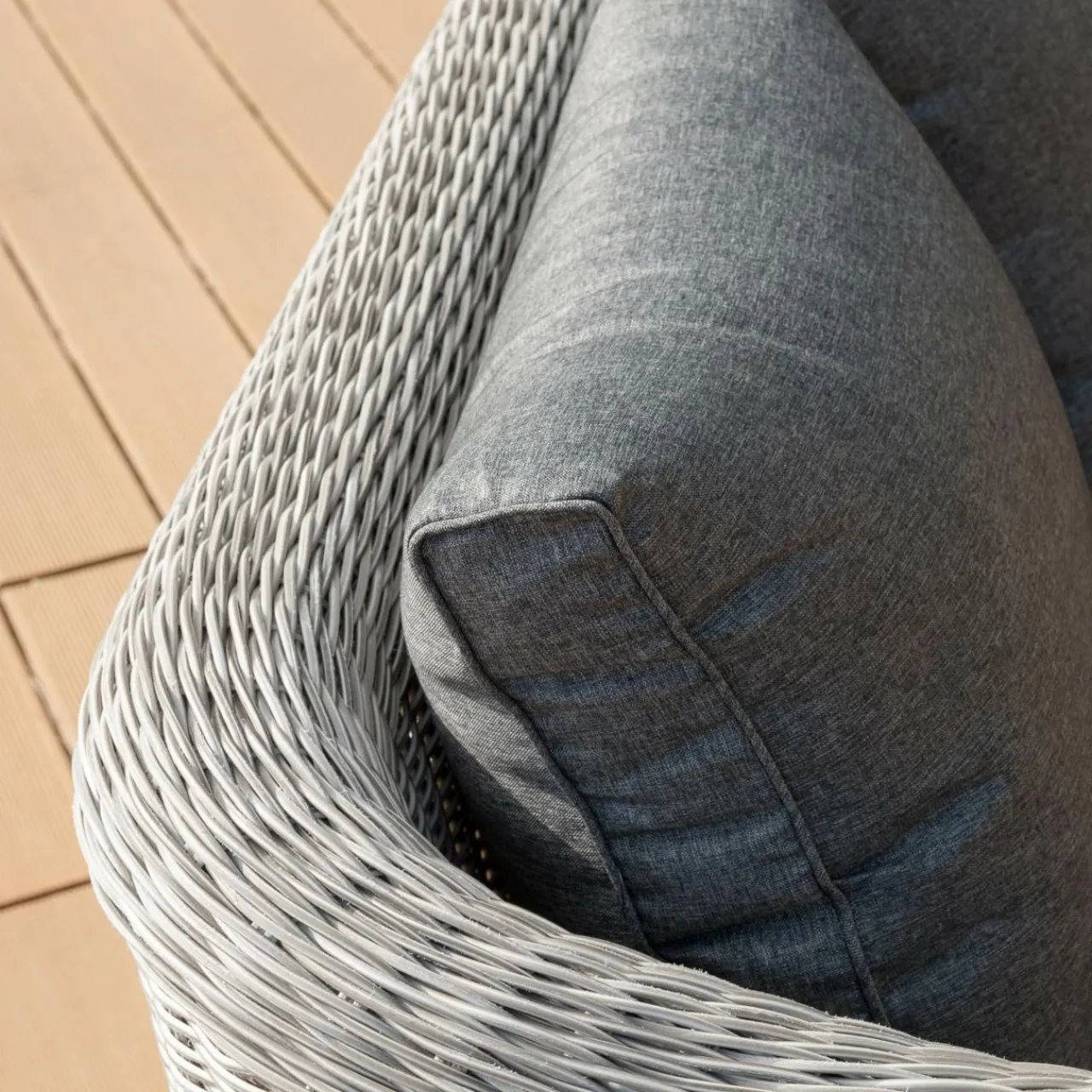 MOBELLIA Salon de jardin en résine tressée 5 places 4 pcs Calvi Gris et gris foncé Tressé Gris - Anthracite New