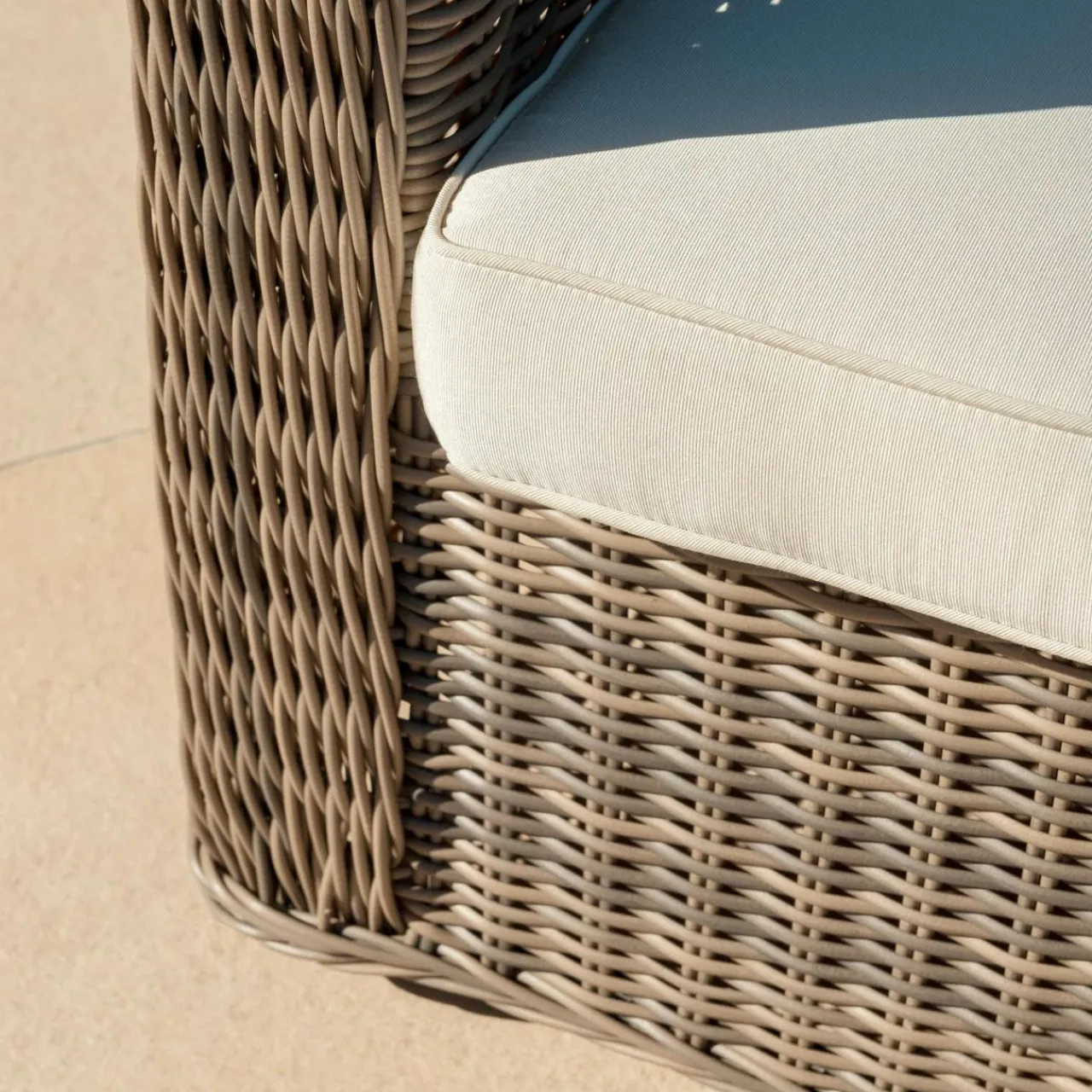 MOBELLIA Salon de jardin en résine tressée 5 places 4 pcs Calvi Sepia et beige Tressé Sepia - Beige Sale