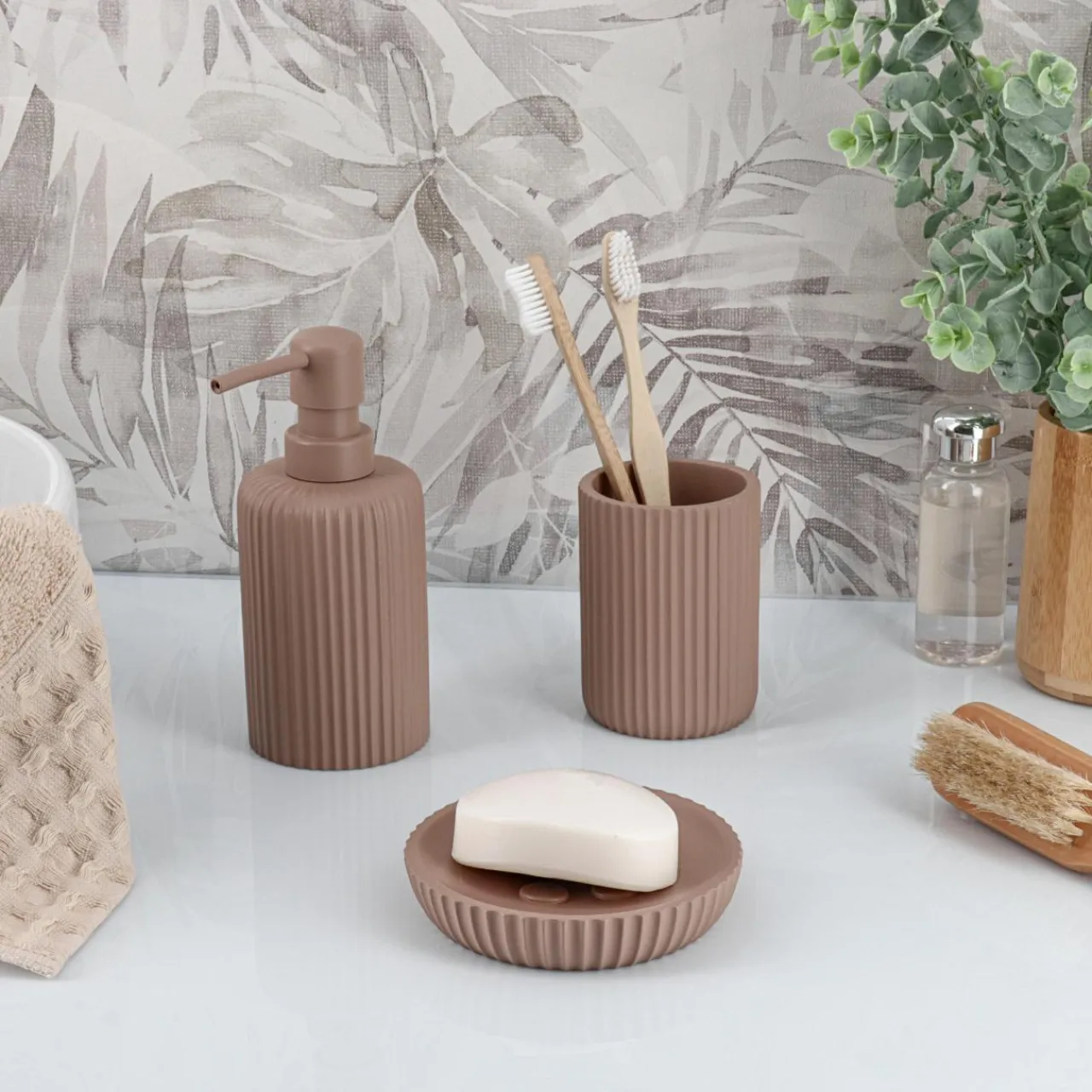 TENDANCE Set d'accessoires salle de bain résine Strié Cappuccino Marron Clearance
