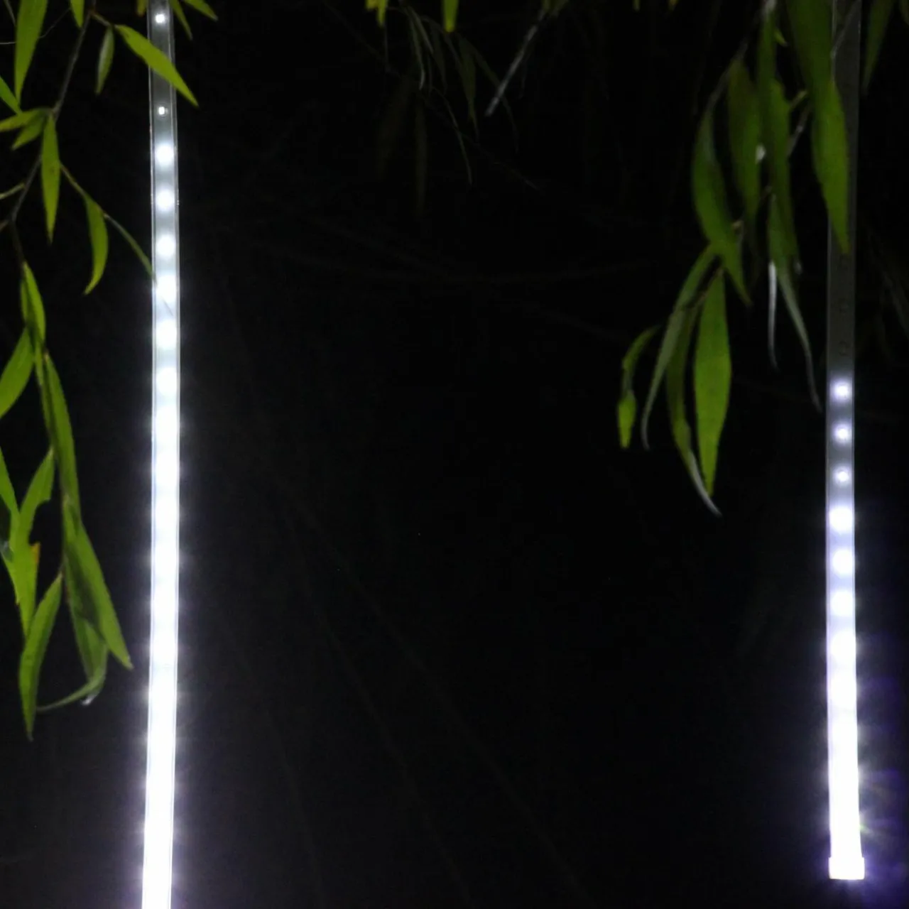Feeric Lights & Christmas Stalactite lumineuse 6 m 210 LED Glaçons défilement Blanc froid Hot