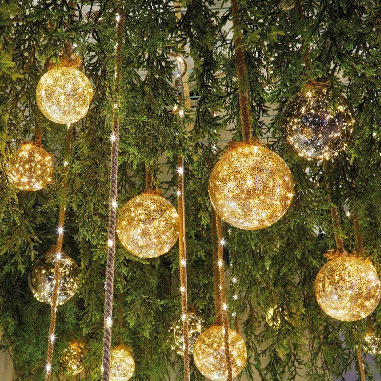 KAEMINGK Suspension lumineuse à piles 30 LED (D14 cm) Boule de Noël ambrée Blanc chaud Ambre Clearance