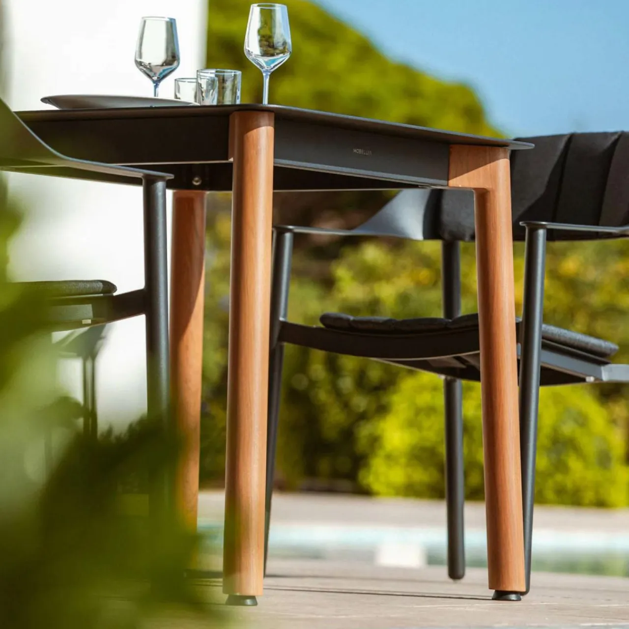 MOBELLIA Table de jardin carrée en aluminium 2 places (76 x 76 cm) Monte Carlo Gris Anthracite Outlet