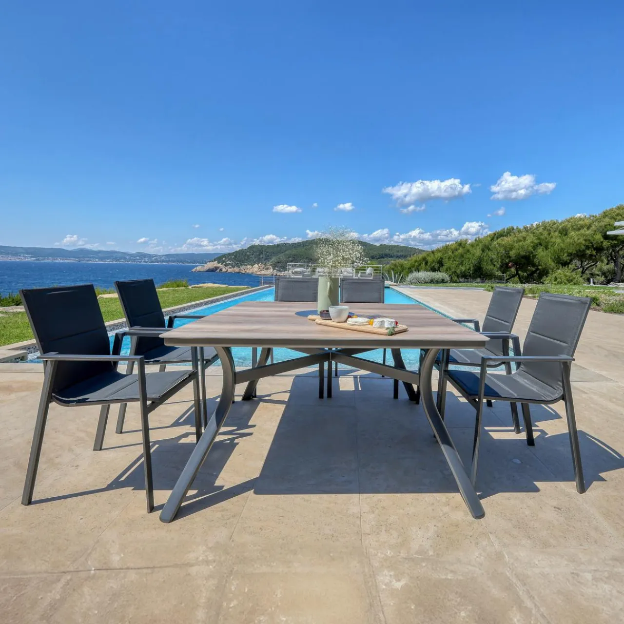MOBELLIA Table de jardin carrée en aluminium 8 places (136 x 136 cm) Amalfi Gris Anthracite Outlet