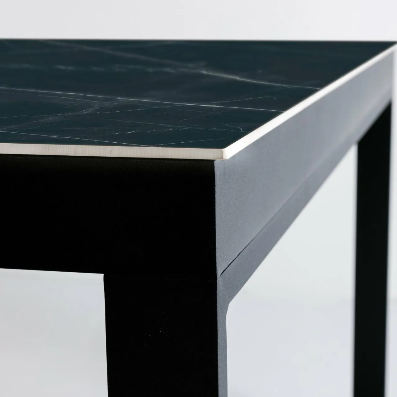MOBELLIA Table de jardin en aluminium et céramique 12 places (260 x 120 cm) Kore Noir marbré