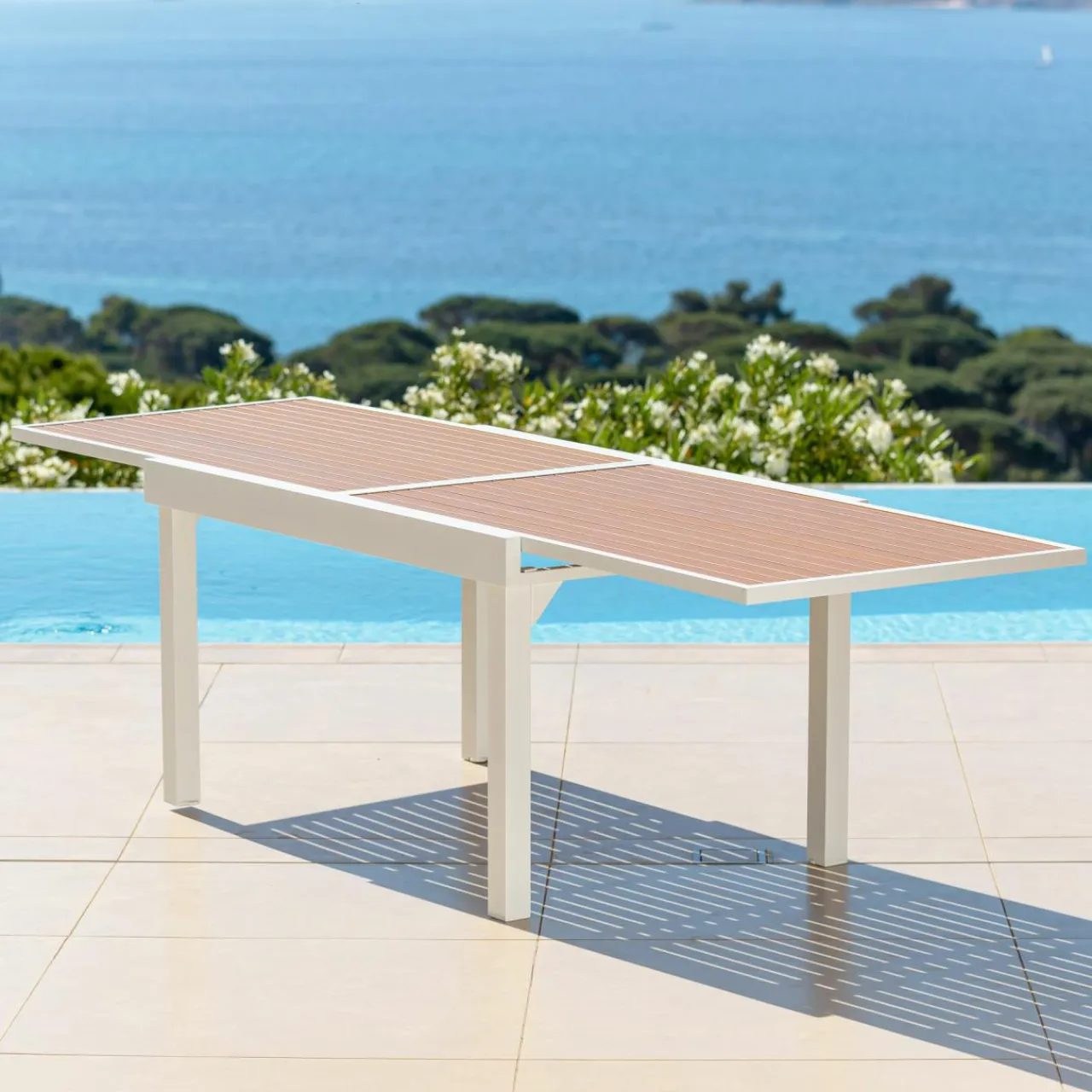 MOBELLIA Table de jardin extensible en aluminium 10 places effet bois (135/270 x 90 cm) Murano Blanc