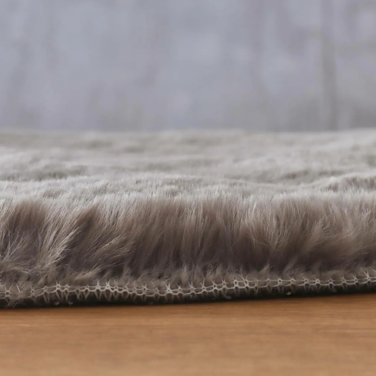 EMINZA Tapis rectangulaire fausse fourrure (140 x 200 cm) Finn Taupe Sale