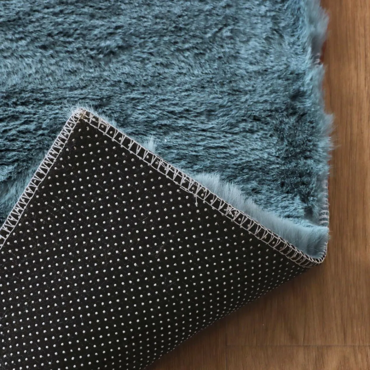 EMINZA Tapis rectangulaire fausse fourrure (140 x 200 cm) Finn Bleu