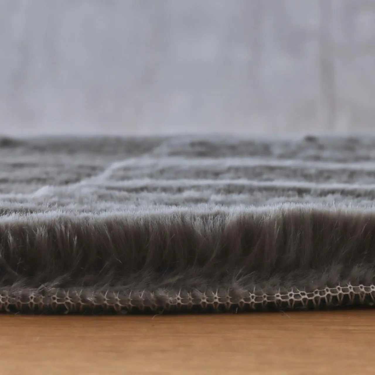 EMINZA Tapis rectangulaire fausse fourrure (140 x 200 cm) Finn Gris Anthracite New