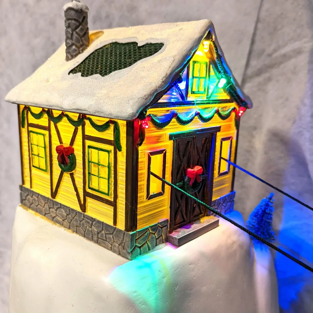 KAEMINGK Village de Noël lumineux, musical et animé Télépherique Hot